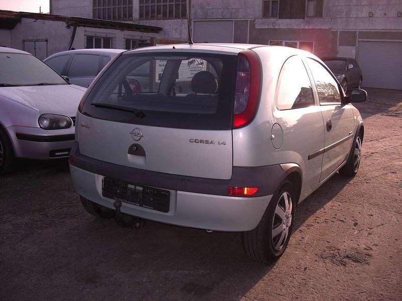 Gebraucht Opel Corsa 90 PS (66 kW) 2001 Grün Kleinwagen