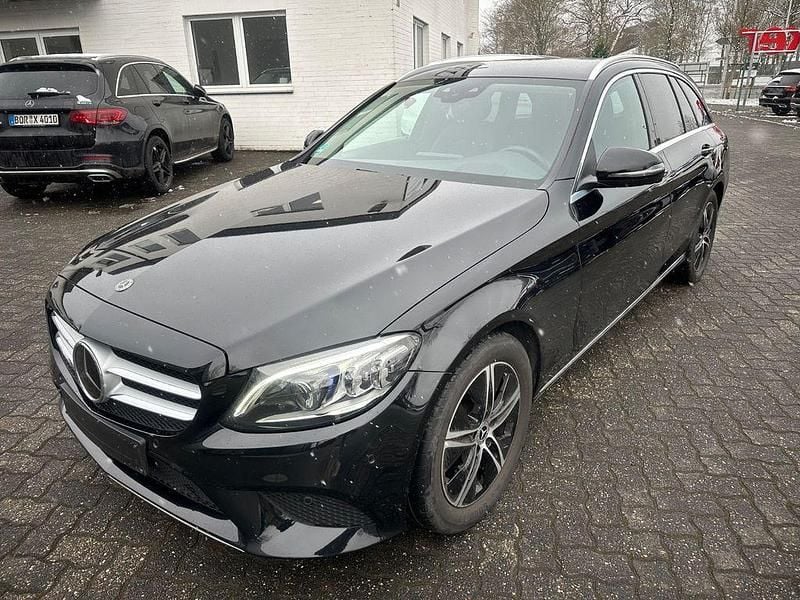 Gebraucht Mercedes C200 Avantgarde 160 PS (117 kW) 2020 Schwarz Limousine