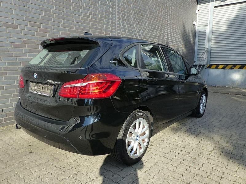 Gebraucht BMW 225 Active Tourer Advantage 224 PS (164 kW) 2017 Schwarz ii Van / Kleinbus