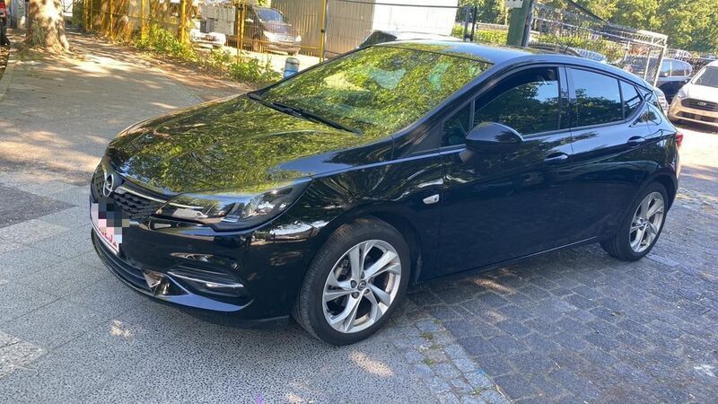 Schwarz Gebraucht 2021 Opel Astra GS Line Limousine | 9.900 € - Bild 1/4