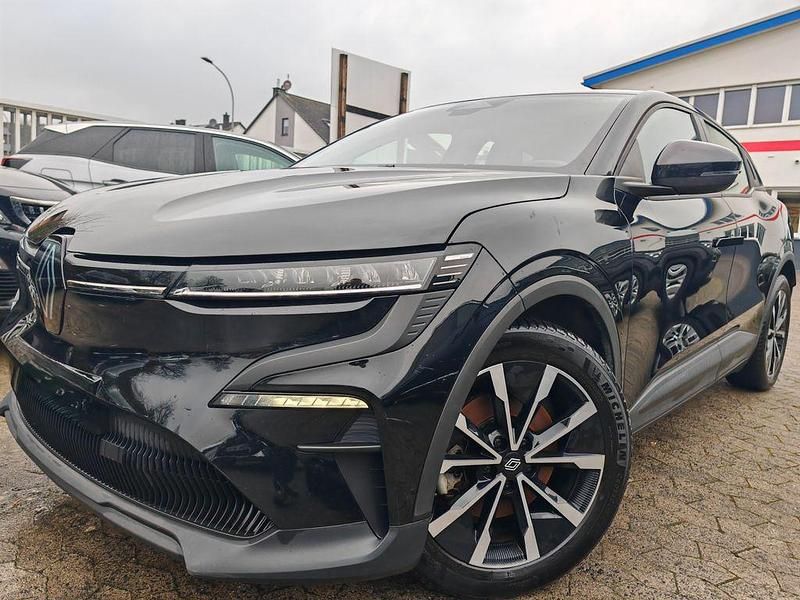 Grau Gebraucht 2023 Renault Megane E-Tech Limousine | 18.445 € (Guter Preis) - Bild 1/4