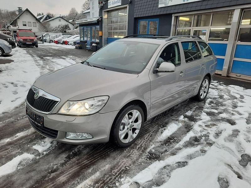 Gebraucht Skoda Octavia Elegance 122 PS (89 kW) 2010 Beige Kombi