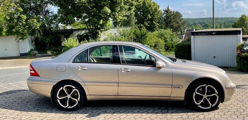 Gebraucht Mercedes C220 Elegance 143 PS (105 kW) 2000 Gold Limousine