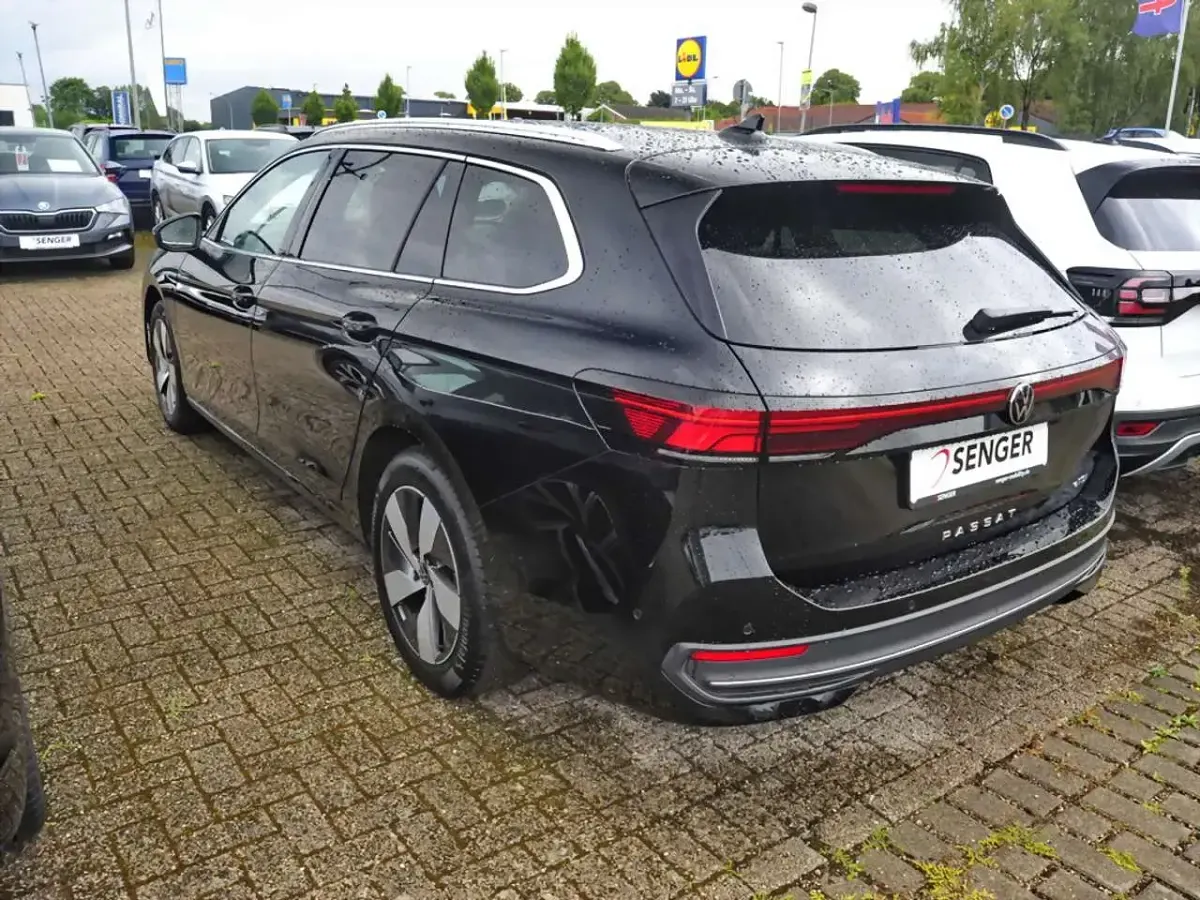 Gebraucht VW Passat Business 150 PS (110 kW) 2025 Grenadillschwarz Kombi