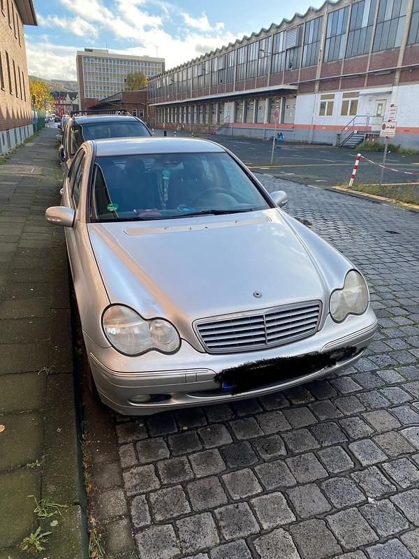 Silber Gebraucht 2003 Mercedes C200 Limousine | 2.500 € (Guter Preis) - Bild 1/3