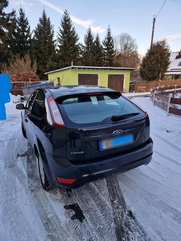 Gebraucht Ford Focus 101 PS (74 kW) 2010 Schwarz Limousine