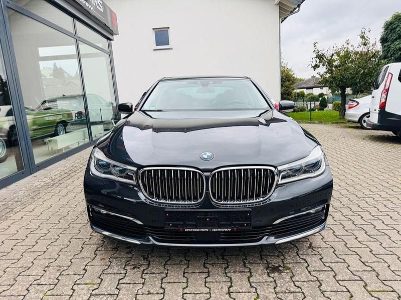 Gebraucht BMW 750 Sport Line 449 PS (330 kW) 2017 Grau Limousine
