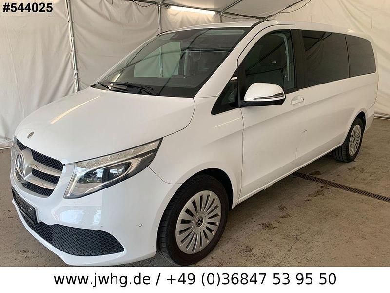 Weiß Gebraucht 2020 Mercedes V220 Van / Kleinbus | 34.950 € (Superpreis) - Bild 1/4