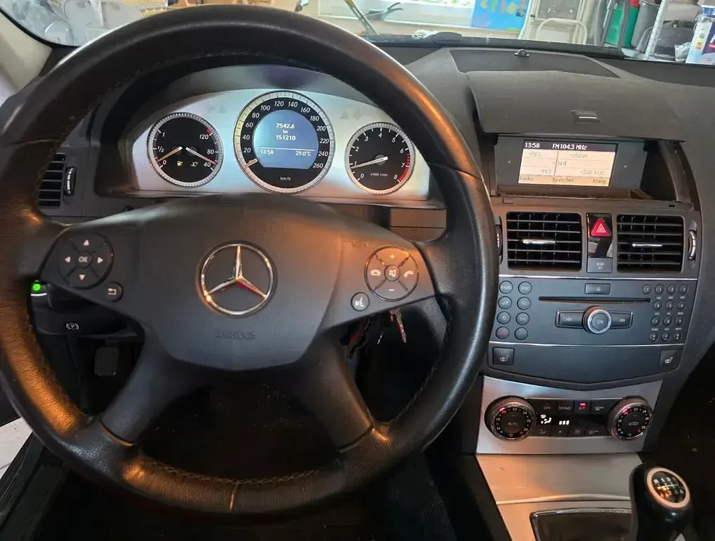 Gebraucht Mercedes C200 Avantgarde 184 PS (135 kW) 2008 Silber Limousine