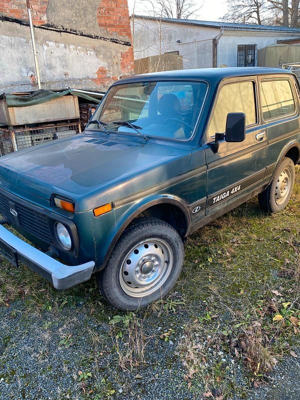 Grün Gebraucht 2008 Lada niva SUV | 6.000 € (Etwas zu teuer) - Bild 1/4