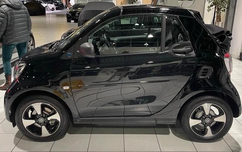 Schwarz Gebraucht 2020 Smart ForTwo Electric Drive Cabrio | 13.500 € (Teuer) - Bild 1/4