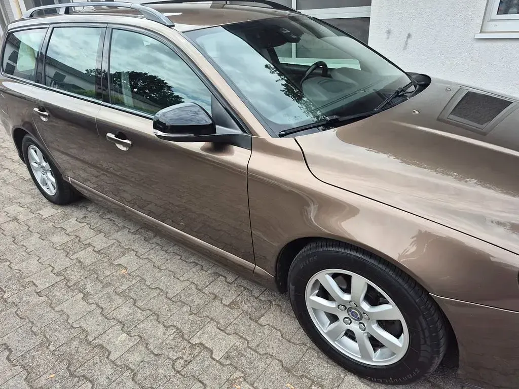 Gebraucht Volvo V70 Summum 181 PS (133 kW) 2016 Blau Kombi