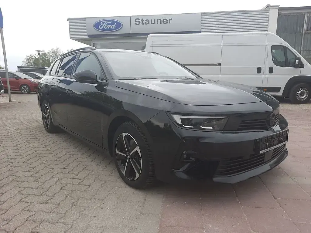 Gebraucht Opel Astra 131 PS (96 kW) 2024 Schwarz Kleinwagen