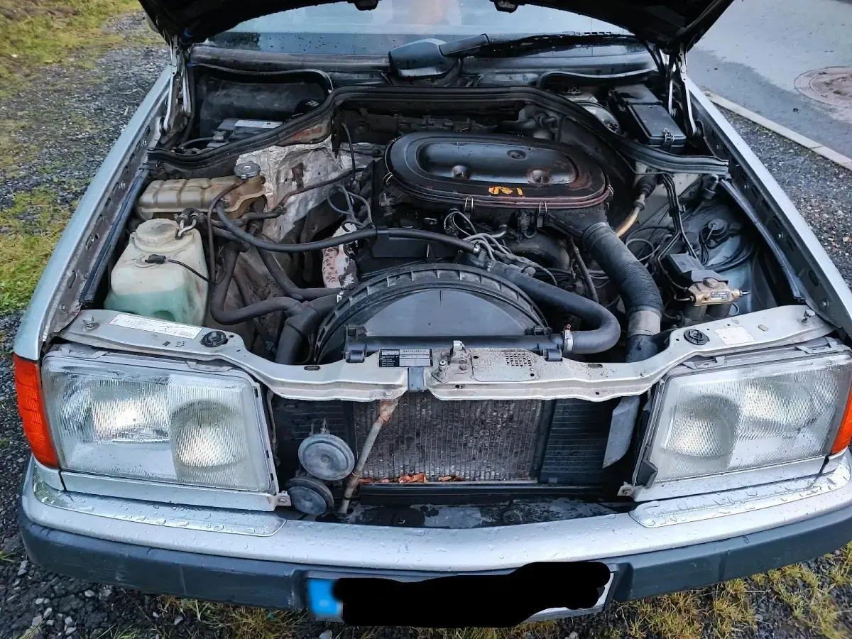 Gebraucht Mercedes E230 132 PS (97 kW) 1992 Silber Limousine