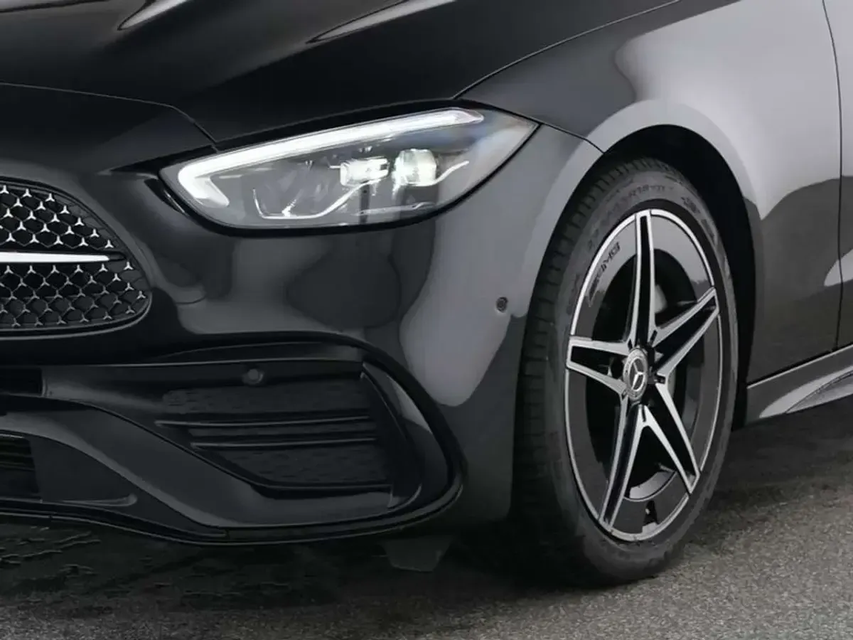 Gebraucht Mercedes C180 AMG 170 PS (125 kW) 2025 Metalliclack obsidianschwarz Limousine