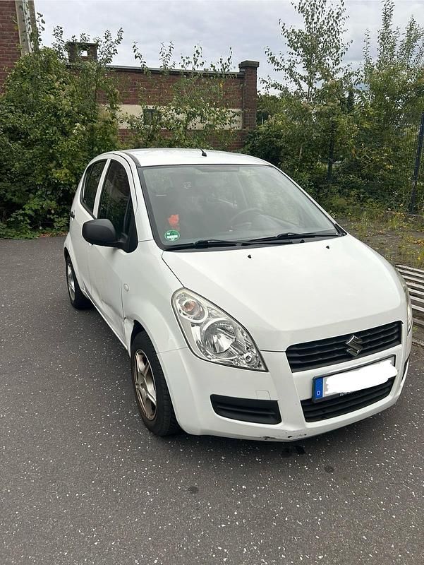 Gebraucht Suzuki Splash 65 PS (47 kW) 2011 Weiß Kleinwagen