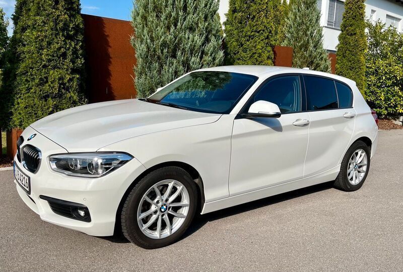 Weiß Gebraucht 2016 BMW 118 Sport Line Kleinwagen | 15.700 € (Fairer Preis) - Bild 1/4