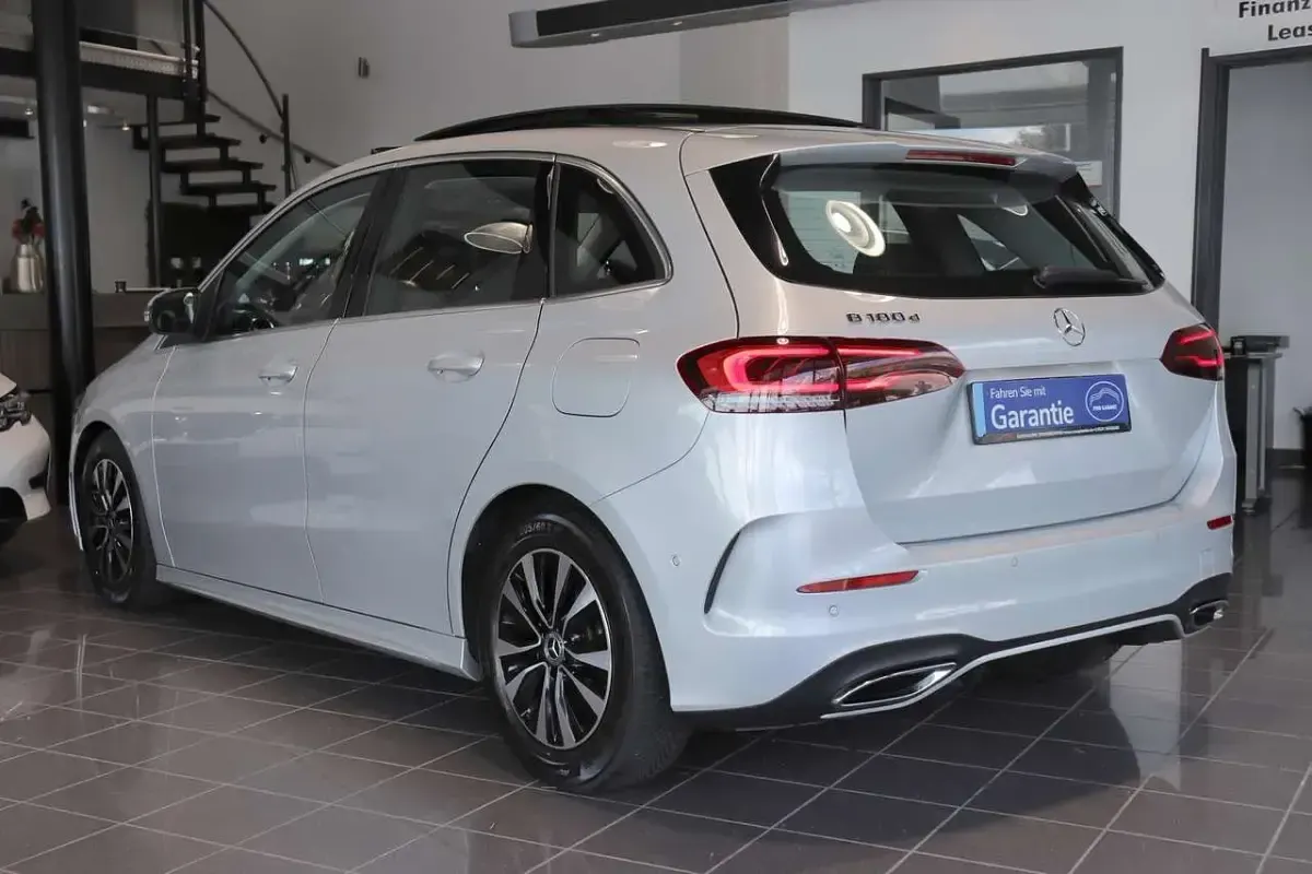 Gebraucht Mercedes B180 AMG line 116 PS (85 kW) 2022 Iridiumsilber  metalliclack Kleinwagen