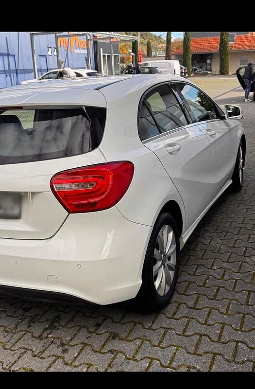 Gebraucht Mercedes A200 160 PS (117 kW) 2012 Weiß Kleinwagen