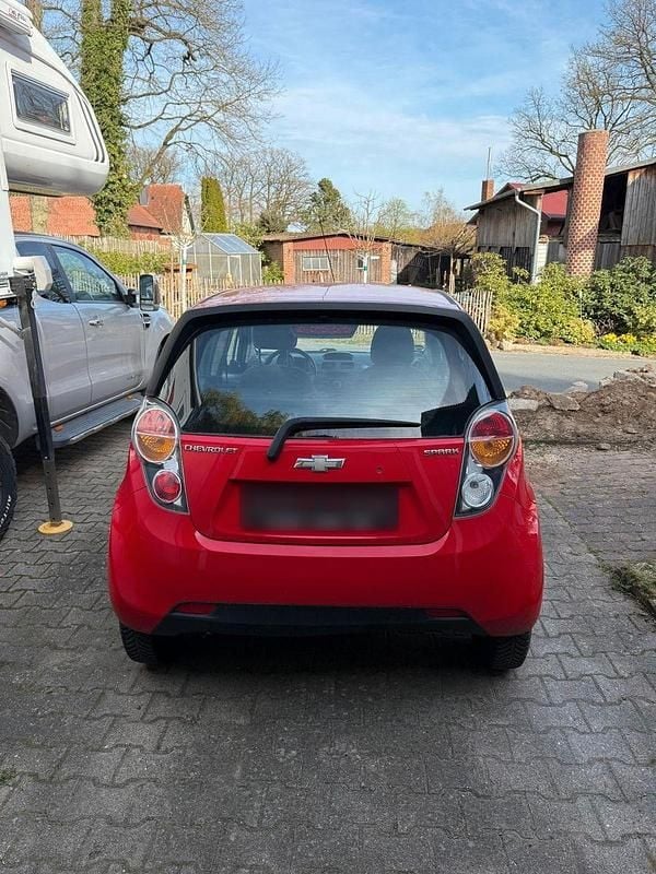 Second-hand Chevrolet Spark 68 CP (50 kW) 2011 Roșu Hatchback