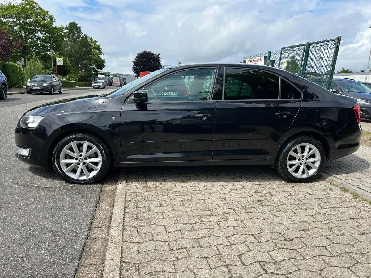 Gebraucht Skoda Rapid Ambition 105 PS (77 kW) 2012 Schwarz Kleinwagen