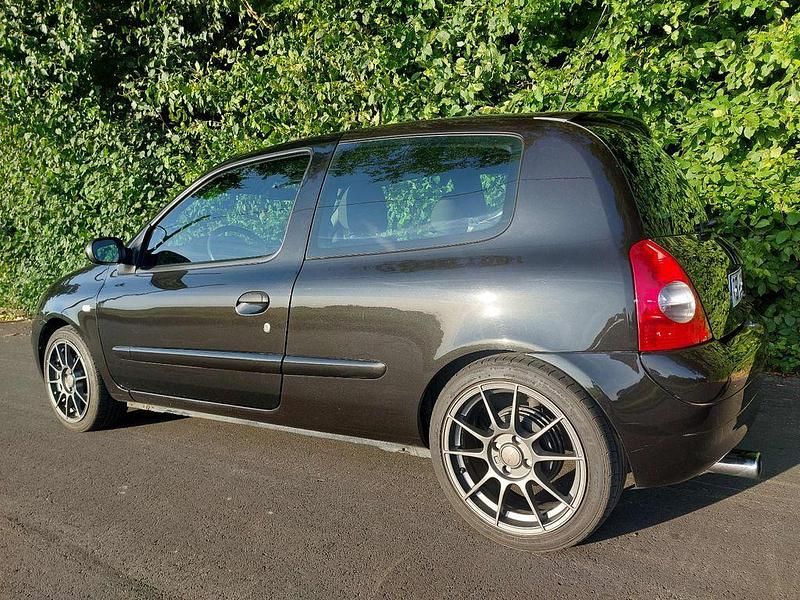 Gebraucht Renault Clio II 75 PS (55 kW) 2004 Schwarz Kleinwagen