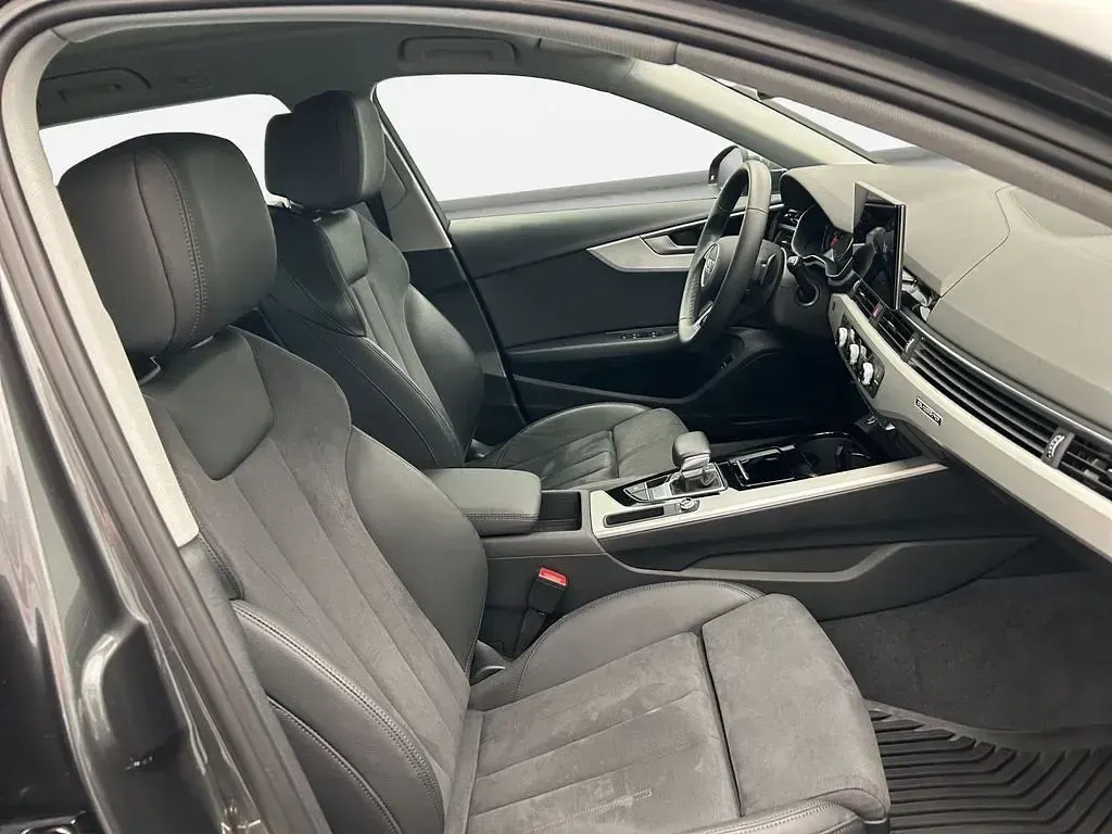 Gebraucht Audi A4 S-Line 265 PS (194 kW) 2023 Daytonagrau perleffekt Kombi