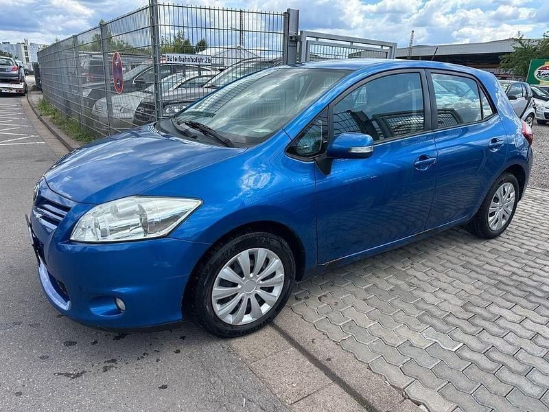 Blau Gebraucht 2011 Toyota Auris Life+ Limousine | 3.900 € (Guter Preis) - Bild 1/4