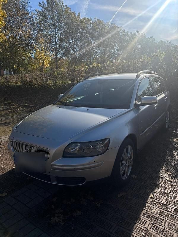 Grau Gebraucht 2008 Volvo V50 Kombi | 3.490 € (Fairer Preis) - Bild 1/4