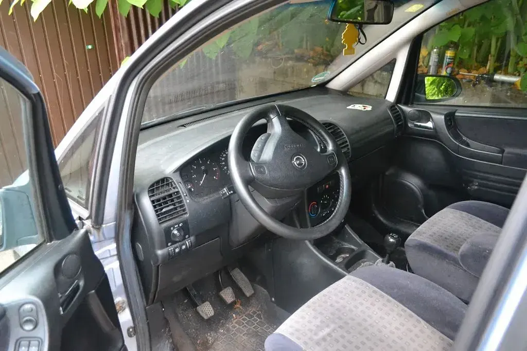 Gebraucht Opel Zafira 101 PS (74 kW) 2002 Silber Van / Kleinbus