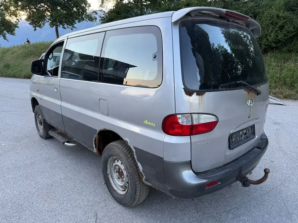 Gebraucht Hyundai H-1 136 PS (100 kW) 2004 Grau Van / Kleinbus