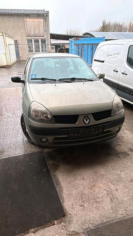 Gebraucht Renault Clio II 55 PS (40 kW) 2003 Grün Kleinwagen