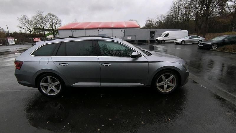 Gebraucht Skoda Superb 150 PS (110 kW) 2015 Grau Kombi
