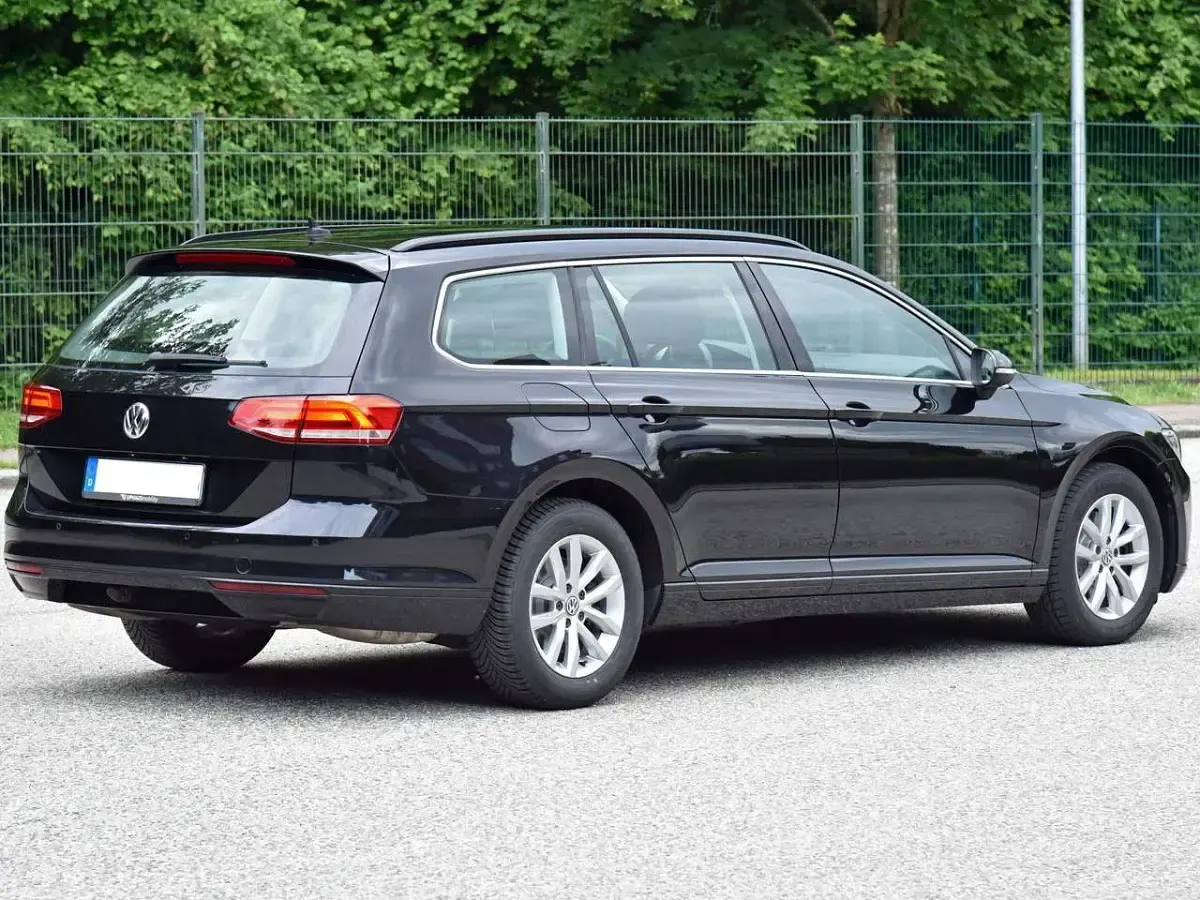 Gebraucht VW Passat Comfortline 150 PS (110 kW) 2019 Schwarz Kombi