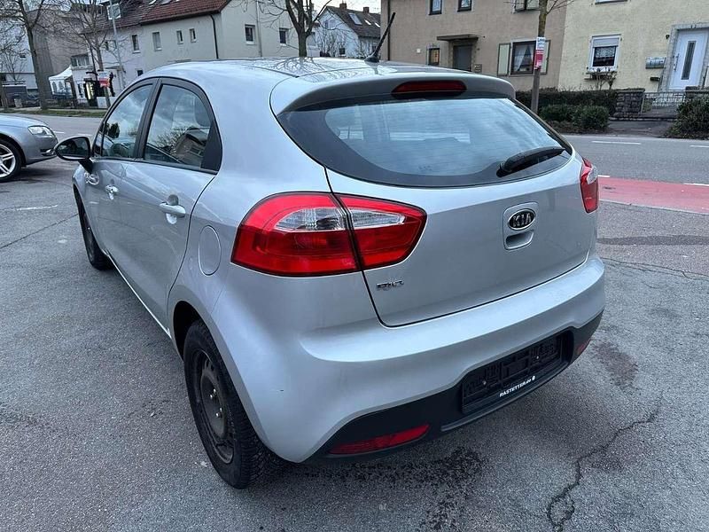 Gebraucht Kia Rio Edition 7 109 PS (80 kW) 2012 Bright silver Kleinwagen