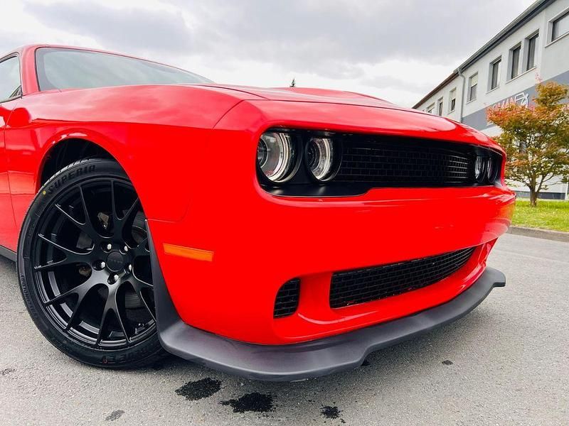 Rot Gebraucht 2020 Dodge Challenger Coupé | 30.950 € (Teuer) - Bild 1/4