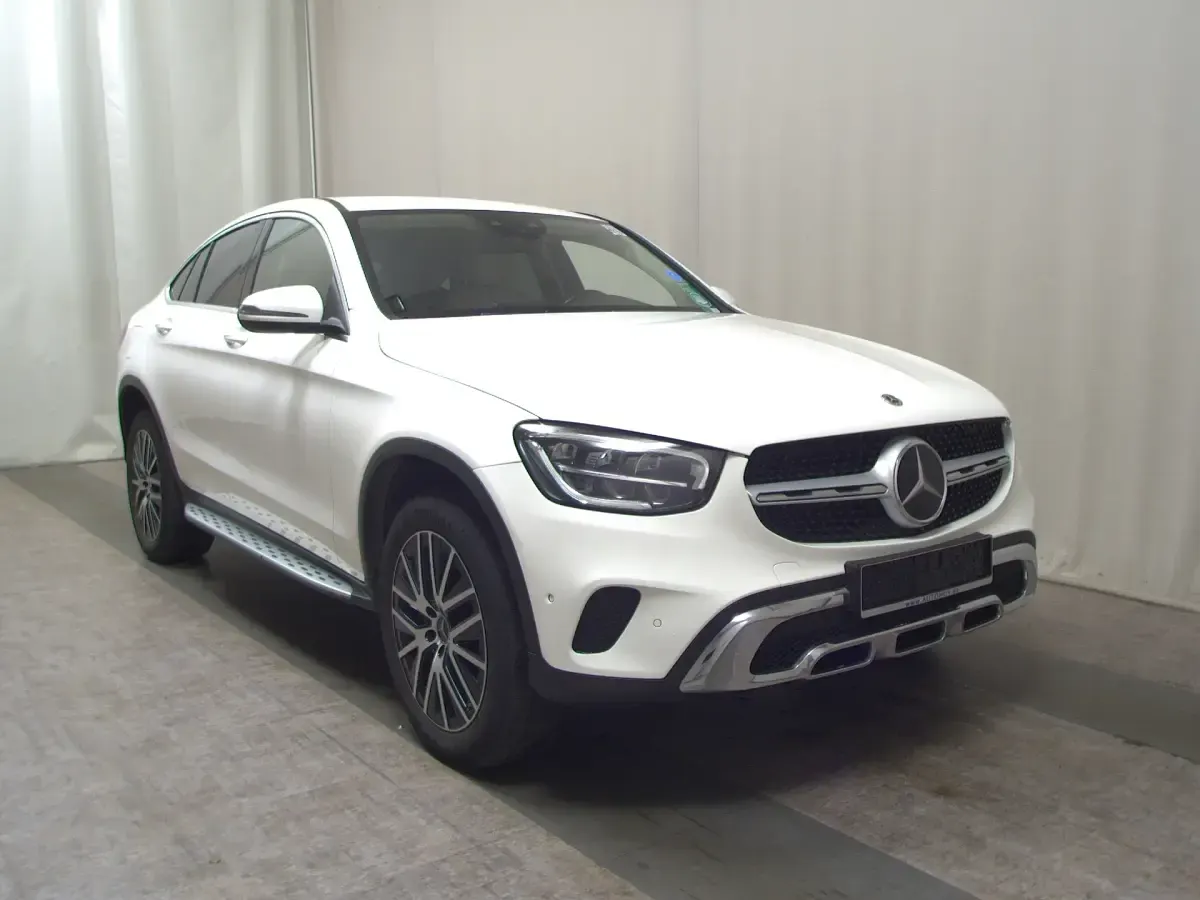 Gebraucht Mercedes GLC300 306 PS (225 kW) 2021 Polarweiss SUV