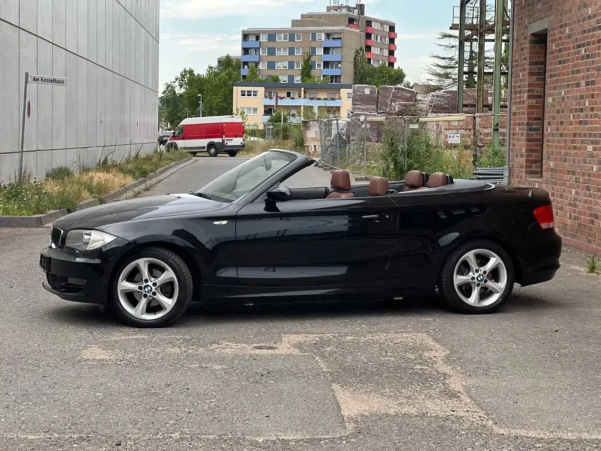 Gebraucht BMW 118 Cabriolet Sport Line 143 PS (105 kW) 2009 Schwarz Cabrio