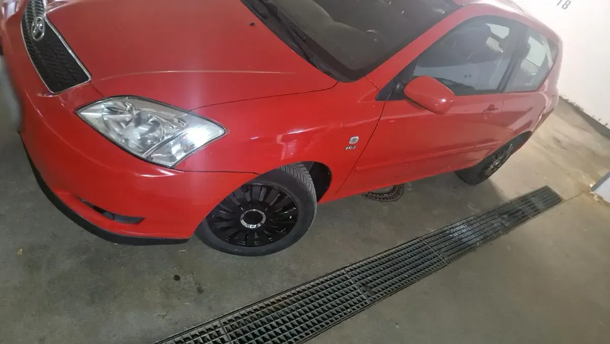 Gebraucht Toyota Corolla 110 PS (80 kW) 2003 Rot Kleinwagen
