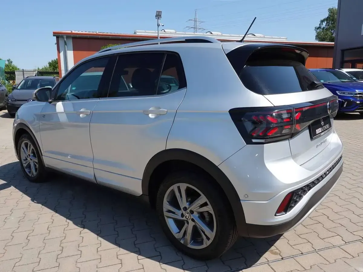 Gebraucht VW T-Cross R-line 150 PS (110 kW) 2025 Reflexsilber metallic SUV