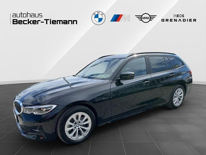 Saphirschwarz Gebraucht 2022 BMW 320 Advantage Kombi | 31.299 € (Etwas zu teuer) - Bild 1/4