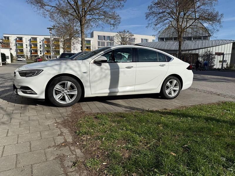 Gebraucht Opel Insignia Edition 140 PS (102 kW) 2017 Weiß Limousine