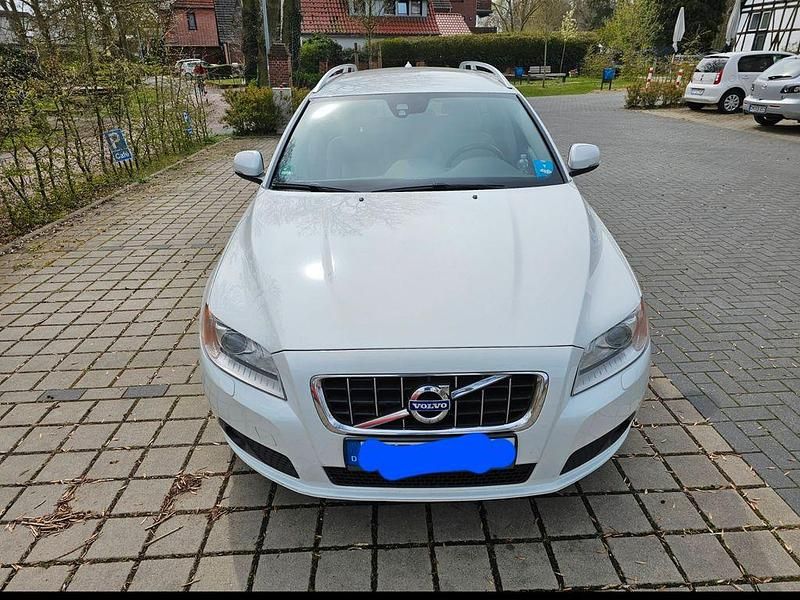 Gebraucht Volvo V70 Summum 231 PS (169 kW) 2012 Weiß Kombi