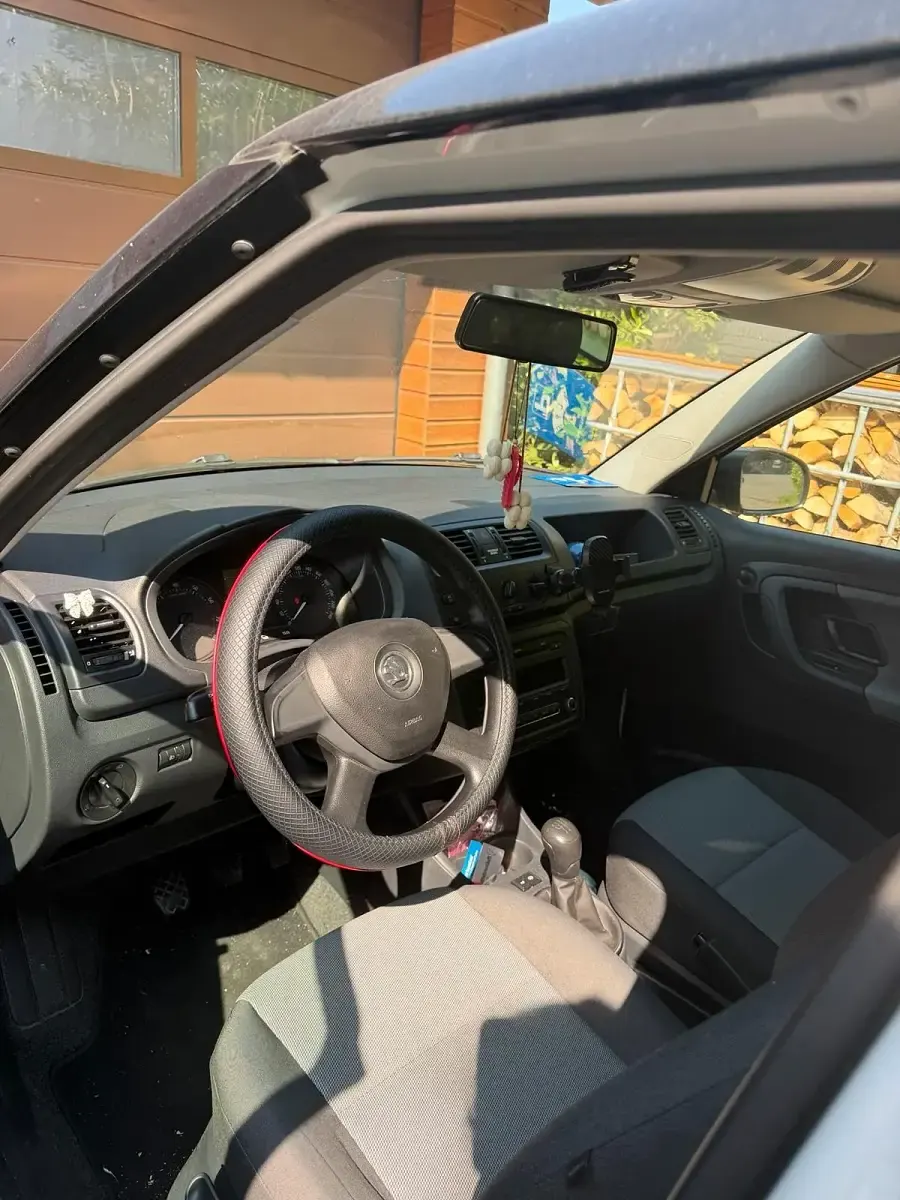 Gebraucht Skoda Fabia Active 69 PS (50 kW) 2013 Weiß Kleinwagen