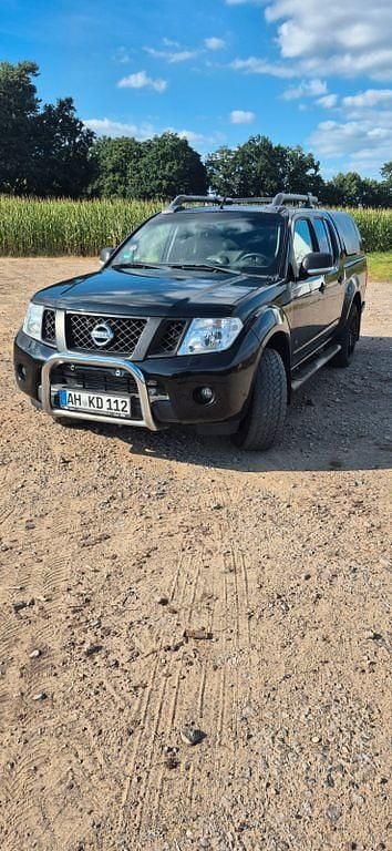 Schwarz Gebraucht 2011 Nissan Navara Abholung | 10.400 € (Fairer Preis) - Bild 1/4