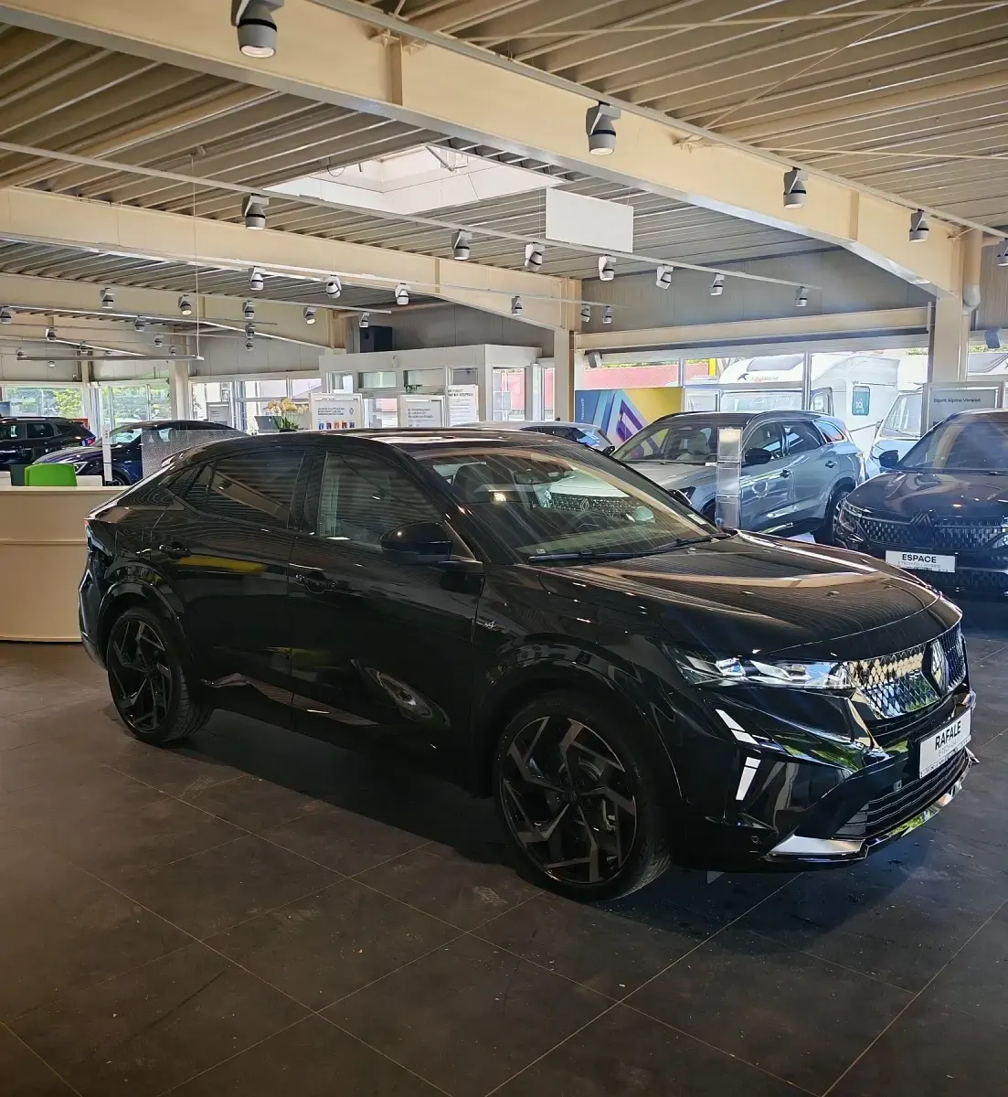 Używany Renault Rafale 300 KM (220 kW) 2025 Czarny SUV