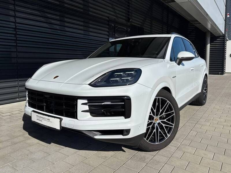 Carraraweißmetallic Gebraucht 2023 Porsche Cayenne SUV | 103.689 € (Fairer Preis) - Bild 1/4