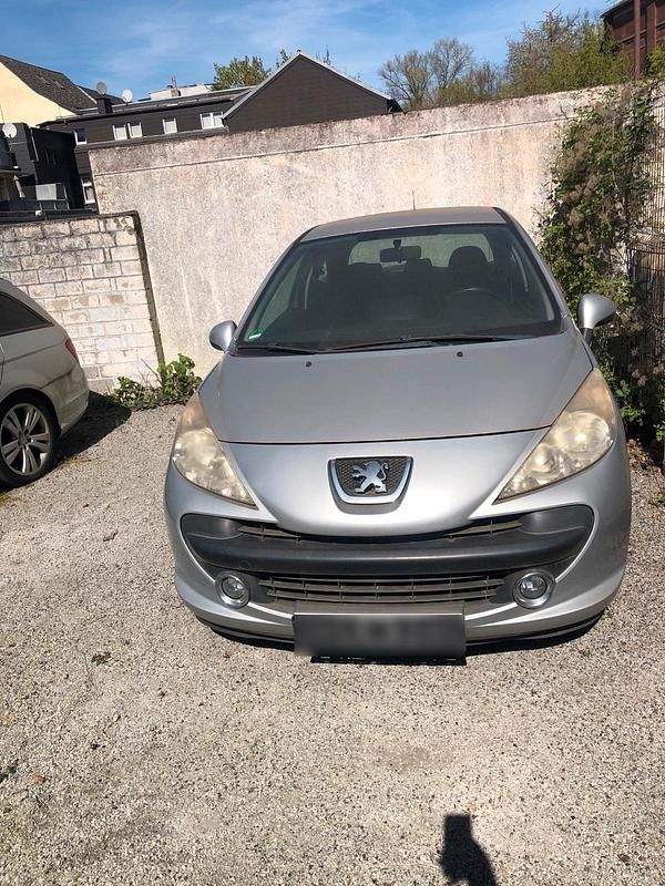 Gebraucht Peugeot 207 95 PS (69 kW) 2007 Silber Kleinwagen