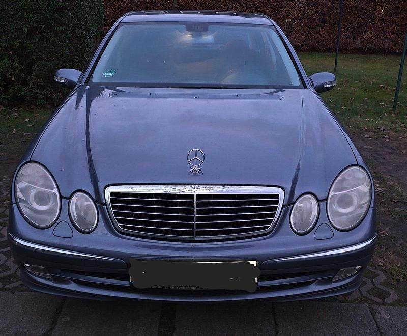 Gebraucht Mercedes E240 177 PS (130 kW) 2003 Blau Limousine