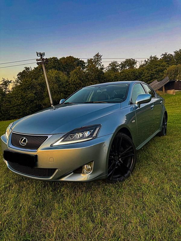 Blau Gebraucht 2006 Lexus IS220d Limousine | 5.999 € (Fairer Preis) - Bild 1/4